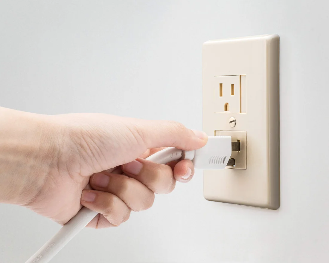 Safety Innovations Self-Closing Outlet Covers, 1-Screw, Beige, 6-pack, view 2