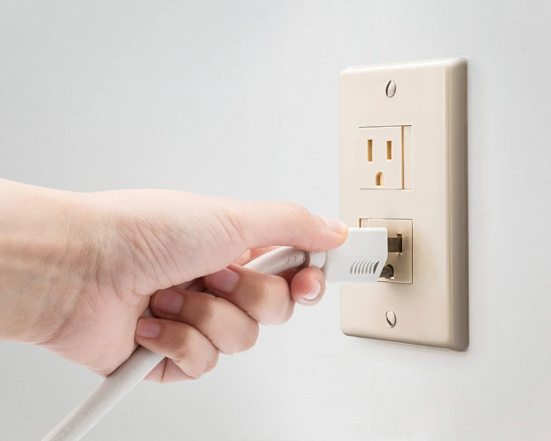 Safety Innovations Self-Closing Decora Outlet Covers, 2-Screw, Beige, 6-pack, view 2