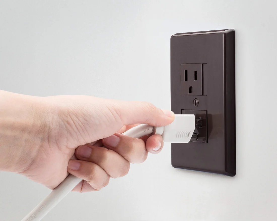 Safety Innovations Self-Closing Outlet Covers, 1-Screw, Espresso, 6-pack, view 2