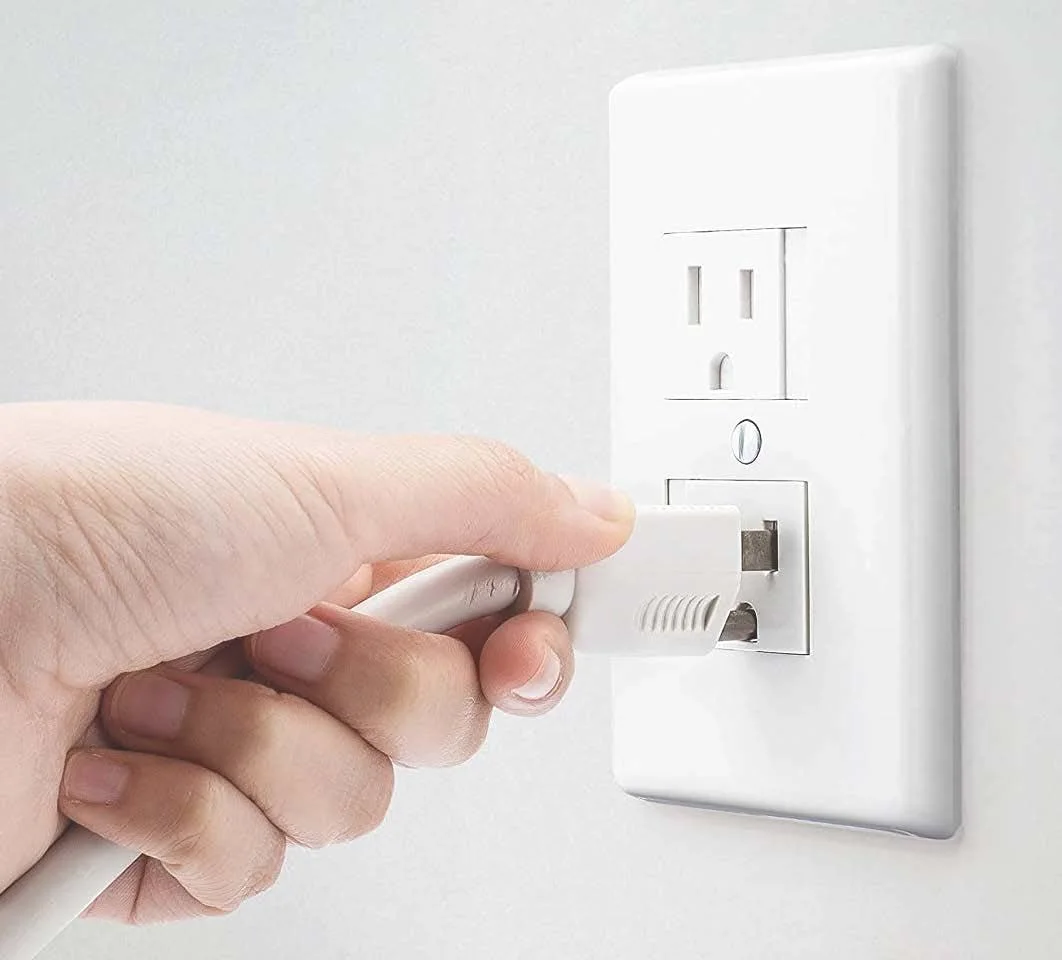 Safety Innovations Self-Closing Outlet Covers, 1-Screw, White, 6-pack, view 2